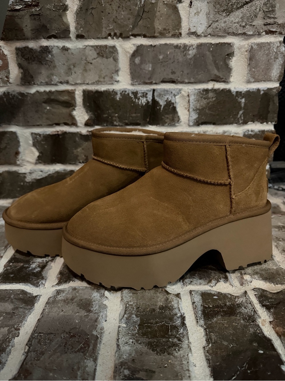 UGG Women's Classic Ultra Mini New Heights Platform Boots 🥾 Size 9